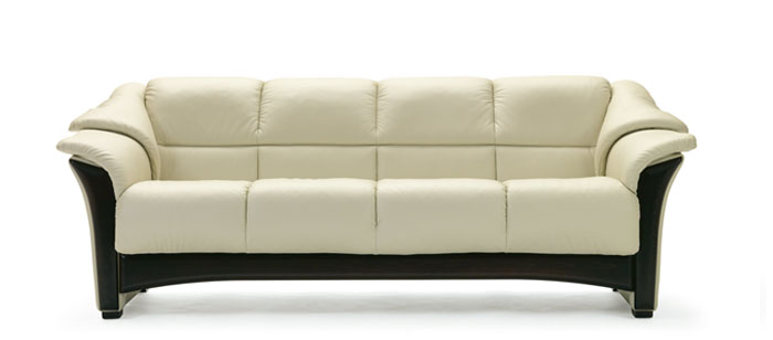 Canapé Design et relax Ekorness Oslo 4 places, en cuir ou tissu avec de larges accoudoirs confortables.